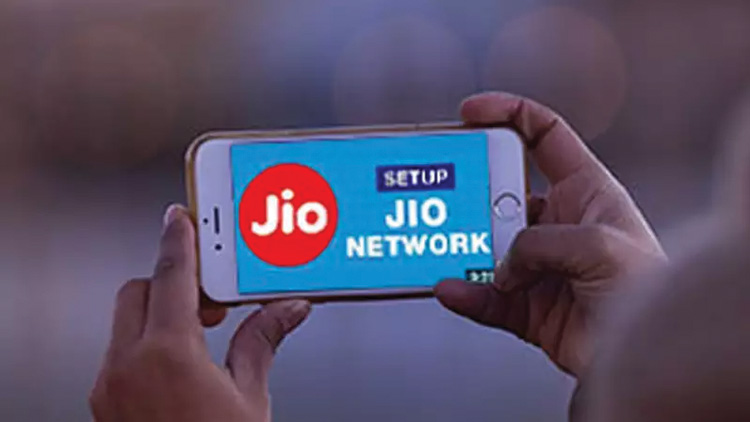 ജിയോക്ക്​ കേബിൾ വലിക്കാൻ അഞ്ചുലക്ഷം വൈദ്യുതി പോസ്​റ്റുകൾ കൂടി നൽകാൻ നീക്കം