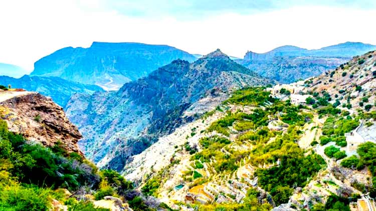 ജബൽ അഖ്ദറിെൻറ കാഴ്ചകൾ  നുകരാൻ സഞ്ചാരികളുടെ തിരക്ക്