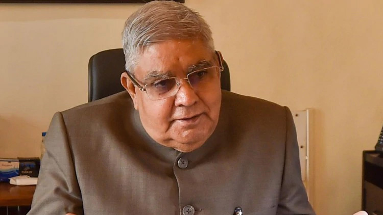 ചാൻസ​ലറെ ‘പുറത്താക്കി’ ജാദവ്​പുർ യൂനിവേഴ്​സിറ്റി വിദ്യാർഥികൾ