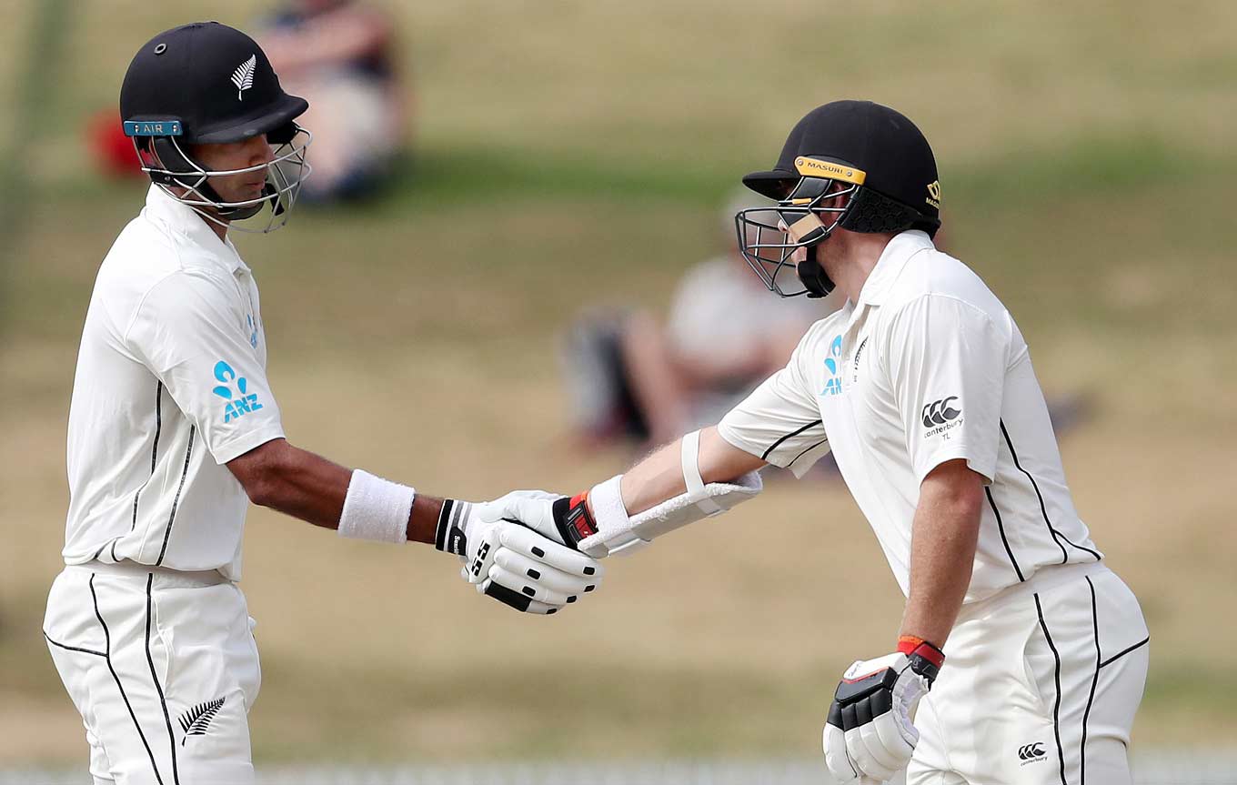 ലതാമിനും റാവലിനും സെഞ്ച്വറി; ന്യൂസിലൻഡ്​ നാലിന്​ 451, ബംഗ്ലാദേശ്​ 234