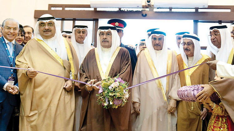 ‘ജ്വ​ല്ല​റി അ​റേ​ബ്യ 2019’; മ​ു​ത്തും  പ​വി​ഴ​വും ആ​ഭ​ര​ണ​​ങ്ങ​ളും നി​ര​ന്നു