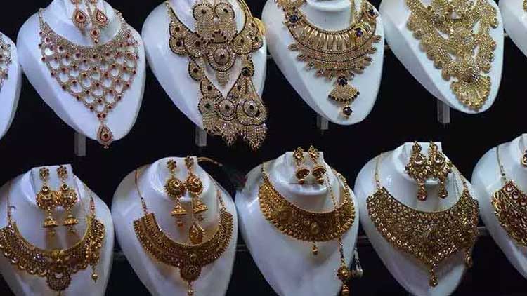 കോ​ഴി​ക്കോ​ട് ജ്വല്ലറിയിൽ പരിശോധന; മുഴുവൻ സ്വർണവും അനധികൃതമെന്ന് കസ്റ്റംസ്