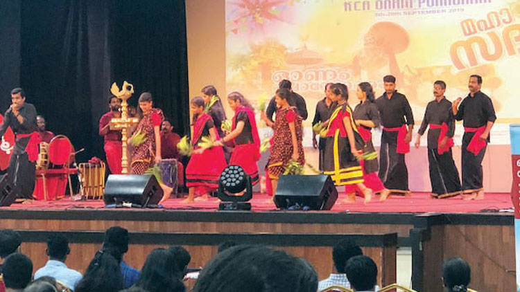 ‘നാടൻപാട്ടി​െൻറ അകമ്പടി’യോടെ കെ.സി.എയുടെ ഒാണസദ്യ ‘പൊടിപൊടിച്ചു’