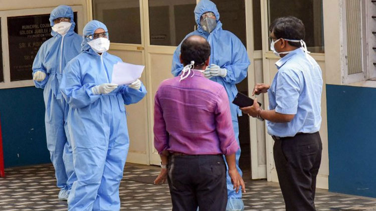 കോ​വി​ഡ് നി​രീ​ക്ഷ​ണ​ത്തി​ൽ ക​ഴി​യ​വെ മ​രി​ച്ച പ്ര​വാ​സി​യു​ടെ മൃ​ത​ദേ​ഹം നാ​ലു മ​ണി​ക്കൂ​ർ ആ​ശു​പ​ത്രി വ​രാ​ന്ത​യി​ൽ