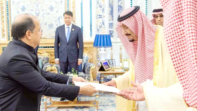 ഇന്ത്യന്‍ സ്​ഥാനപതി ഡോ. ഔസാഫ് സഈദ് സല്‍മാന്‍ രാജാവുമായി  കൂടിക്കാഴ്​ച നടത്തി