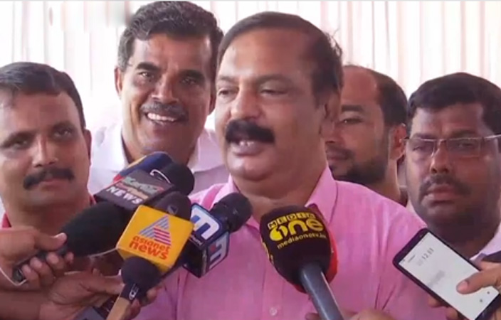 ലീഗിൽ നിന്നും പുറത്താക്കിയ കെ.എം ബഷീര്‍ വീണ്ടും ഇടതുവേദിയില്‍