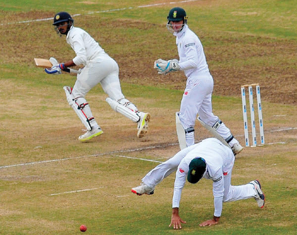 മഴ കളി തടസ്സപ്പെടുത്തി, ഇന്ത്യ 157 റണ്‍സ് മുന്നില്‍