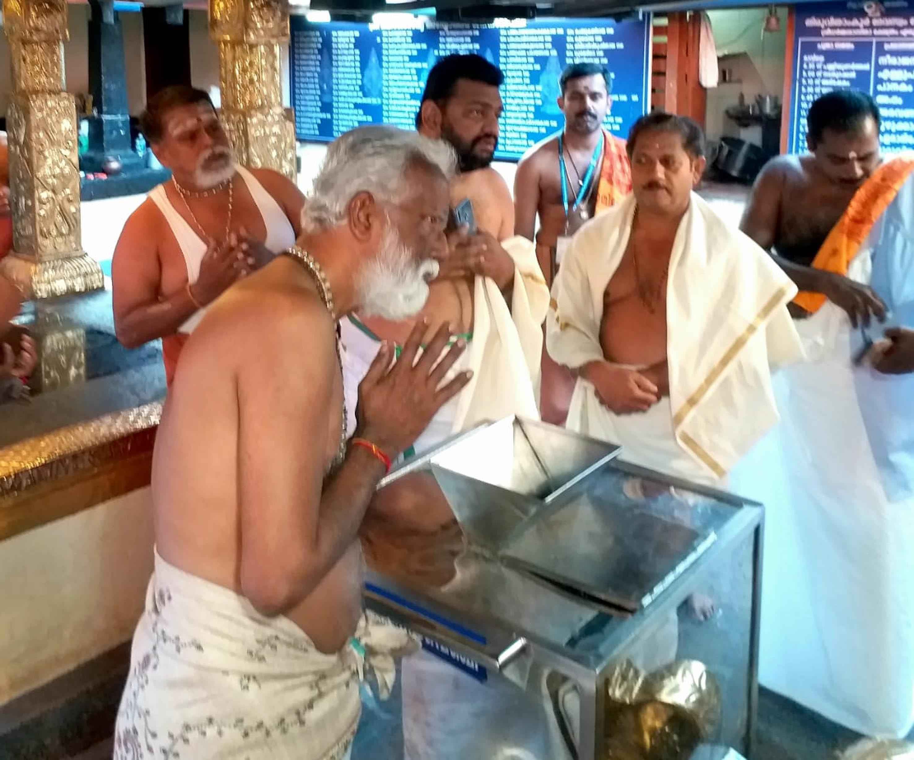 കുമ്മനം രാജശേഖരൻ എരുമേലി ക്ഷേത്രത്തിൽ ദർശനം നടത്തി