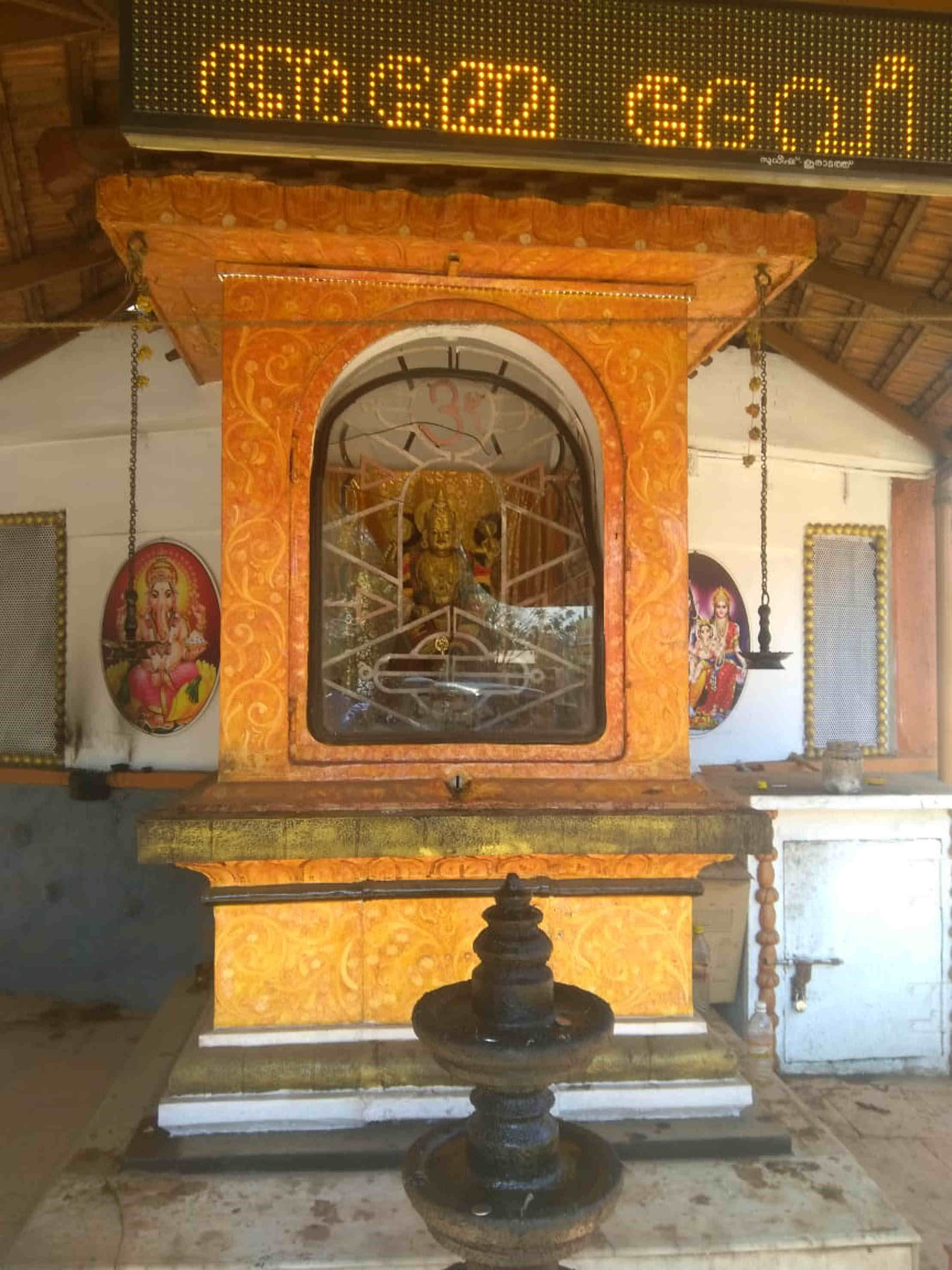 കുമാരനല്ലൂരിൽ കാണിക്കമണ്ഡപത്തി​െൻറ ചില്ല് തകർത്ത് മോഷണം; ഒരാൾ കസ്​റ്റഡിയിൽ