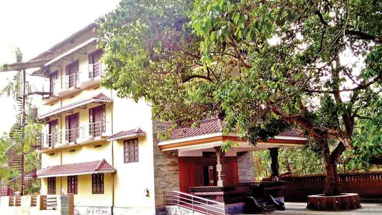 നരിച്ചീറുക​ൾ പറക്കുന്നു, കമലയുടെ ഓർമകൾക്കുമേൽ