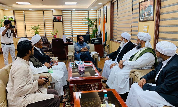 കാന്തപുരവും സംഘവും മുഖ്‌താർ അബ്ബാസ് നഖ്‌വിയുമായി കൂടിക്കാഴ്ച നടത്തി