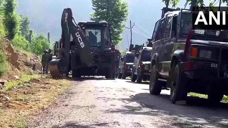 കശ്​മീരിലെ കുൽഗാമിൽ മൂന്ന്​ ഭീകരരെ സൈന്യം വധിച്ചു