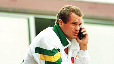 ര​ണ്ടു​ രാ​ജ്യ​ങ്ങ​ൾ​ക്കാ​യി സെ​ഞ്ച്വ​റി നേ​ടി​യ ​ഒ​രേ​യൊ​രു താരം