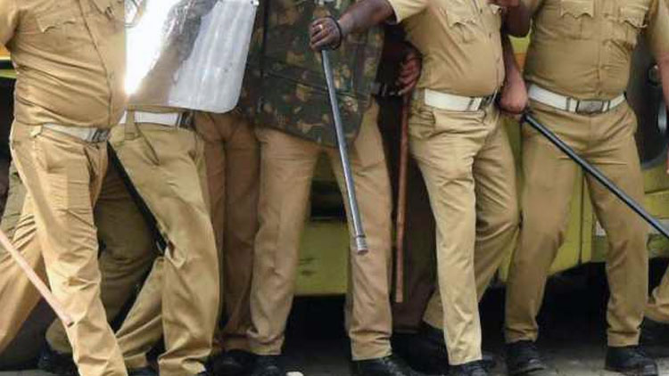 പൊലീസിലെ ക്ലറിക്കൽ ഒഴിവുകൾ പി.എസ്.സിക്ക് റിപ്പോർട്ട് ചെയ്യുന്നില്ല