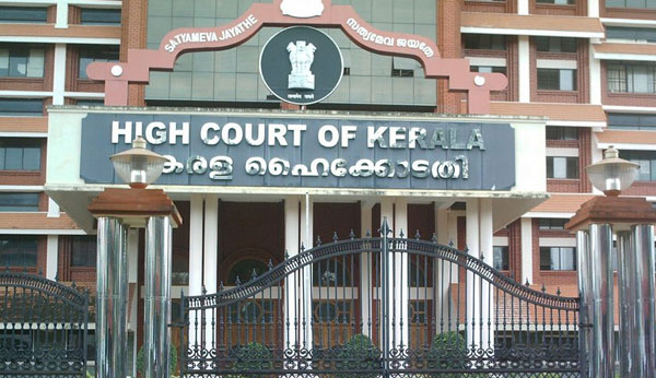 നീന്തലറിയുന്ന ശാശ്വതീകാനന്ദ മുങ്ങി മരിക്കുന്നത് എങ്ങനെയെന്ന് ഹൈകോടതി