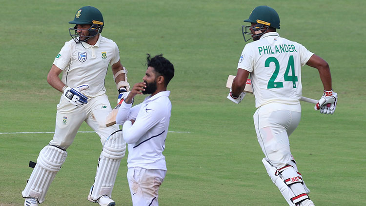 ദക്ഷിണാഫ്രിക്കക് രക്ഷകരായി ഫിലാൻഡറും മഹാരാജും; ഇന്ത്യൻ ലീഡ് 326 റൺസ്