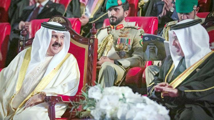 സു​ര​ക്ഷ​യും സു​സ്ഥി​ര​ത​യും കാ​ത്തു​സൂ​ക്ഷി​ക്കു​ന്ന​തി​ൽ  പൊ​ലീ​സിൻെറ പ​ങ്ക്​ അ​ഭി​ന​ന്ദ​നാ​ർ​ഹം –ഹ​മ​ദ്​ രാ​ജാ​വ്​