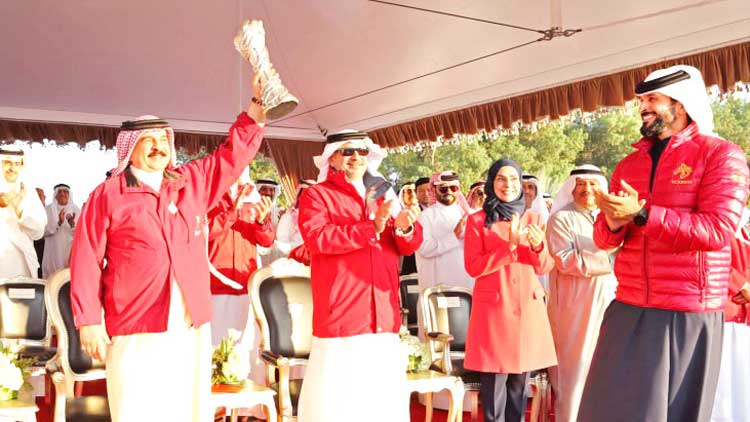 ഗ​ൾ​ഫ്​ ക​പ്പ്​: ഫു​ട്​​ബാ​ൾ ടീം ​അം​ഗ​ങ്ങ​ളെ ഹ​മ​ദ്​ രാ​ജാ​വ്​ അ​ഭി​ന​ന്ദി​ച്ചു