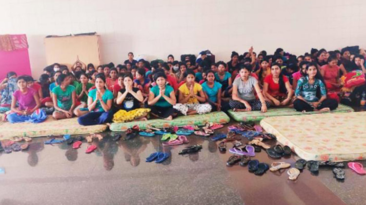 നടൻ സോനു സൂദി​െൻറ കാരുണ്യത്താൽ അവർ നാട്ടിലേക്ക്​ പറന്നു