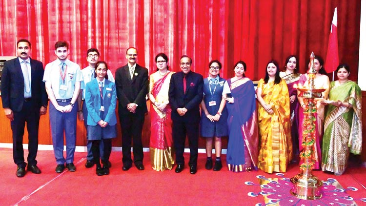 ന്യൂ മില്ലേനിയം സ്​കൂളിൽ അവാർഡ്​ വിതരണം നടത്തി