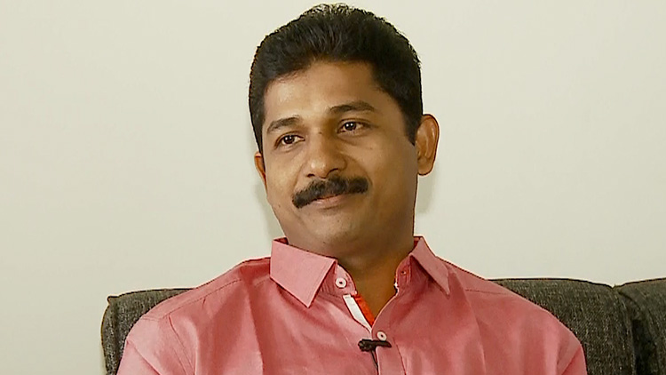 ബാബരി വിധിയെക്കുറിച്ച് ഫേസ്ബുക്ക് പോസ്റ്റ്; എം. സ്വരാജിനെതിരെ യുവമോര്‍ച്ചയുടെ പരാതി