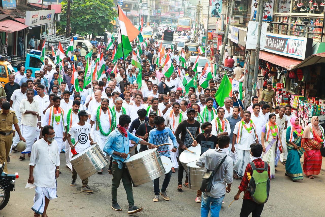 മുക്കം സഹകരണ ബാങ്ക് തെരഞ്ഞെടുപ്പ് വിജയം: യു.ഡി.എഫ് ആഹ്ലാദപ്രകടനം നടത്തി