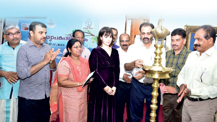 മ​ല​യാ​ളം മി​ഷ​ൻ അ​ധ്യാ​പ​ക പ​രി​ശീ​ല​നം തു​ട​ങ്ങി