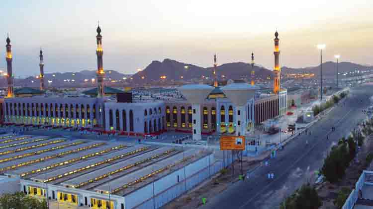 അറഫ ഒരുങ്ങി