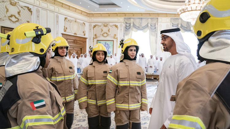 വ​നി​ത അ​ഗ്​​നി​ശ​മ​ന സേ​നാം​ഗ​ങ്ങ​ൾക്ക്​ മു​ഹ​മ്മ​ദ്​ ബി​ൻ സാ​യി​ദി​െൻറ സ്വീ​ക​ര​ണം