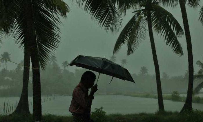 മലപ്പുറം, കാസർകോട്, കണ്ണൂർ ജില്ലകളിൽ വിദ്യാഭ്യാസ സ്ഥാപനങ്ങൾക്ക് ഇന്ന് അവധി