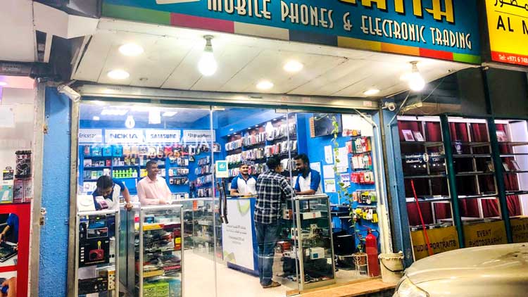 വി​സ ത​ട്ടി​പ്പി​നി​ര​യാ​യ യു​വാ​വി​ന്​ ജോ​ലി ന​ൽ​കാ​ൻ സ​ന്ന​ദ്ധ​ത അ​റി​യി​ച്ച്​ പ്ര​വാ​സി വ്യാ​പാ​രി