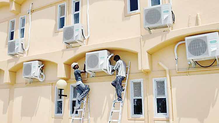 സ്​​കൂ​ൾ മു​ന്നൊ​രു​ക്കം: നേ​ര​േ​ത്ത ജോ​ലി​ക്ക്​ ക​യ​റു​ന്ന  ഉ​ദ്യോ​ഗ​സ്ഥ​ർ​ക്ക്​ അ​ല​വ​ൻ​സ്​