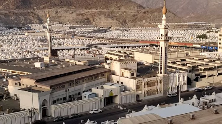 തീർഥാടകർ കർമഭൂമിയിലേക്ക്​