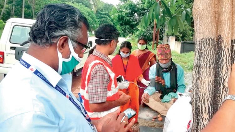 നാ​ട് ചു​റ്റാ​നെ​ത്തി കേ​ര​ള​ത്തി​ൽ കു​ടു​ങ്ങി​യ  യു.​പി സ്വ​ദേ​ശി അ​വ​ശ​നി​ല​യി​ൽ