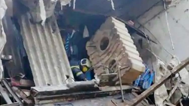 MUMBAI-WALL-COLLAPSE.