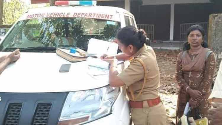 ‘കഷ്​ടപ്പെട്ട്​ ജീവിക്കുന്നവരുടെ വയറ്റത്തടിക്കൽ’: നാടക ബോർഡിന്​ പിഴയിട്ടതിനെതിരെ വ്യാപക പ്രതിഷേധം