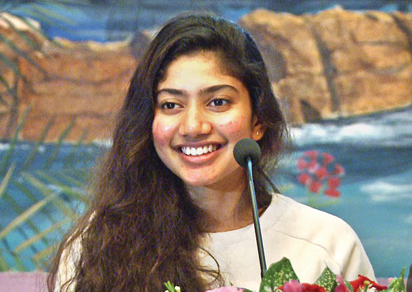 മലര്‍ വന്നു; ദുബൈയില്‍ ഓണമാഘോഷിക്കാന്‍