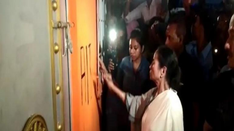 ബി.ജെ.പി പിടിച്ചെടുത്ത തൃണമൂൽ ഒാഫീസ് തിരിച്ചുപിടിച്ച് മമത