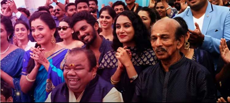 വിക്രം സിനിമ ‘കോബ്ര’യിലെ പാട്ട്​ ഹിറ്റ്​; മാമുക്കോയയുടെ ‘ഫസ്​റ്റ്​ ലുക്കും’ പുറത്ത്​- Video 