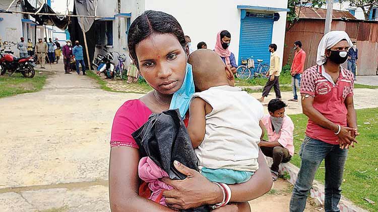 ആ കുഞ്ഞുവയറുകൾ നിറക്കാനുള്ള വഴി തേടി അമ്മ നടന്നത്​ കി​േലാമീറ്ററുകൾ...