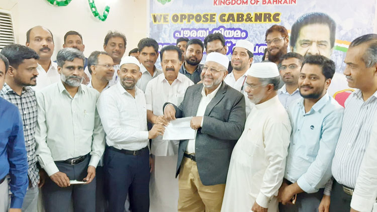 ദേ​ശീ​യ പൗ​ര​ത്വ ഭേ​ദ​ഗ​തി നി​യ​മം:  പ്ര​തി​പ​ക്ഷ നേ​താ​വി​ന് നി​വേ​ദ​നം നൽകി