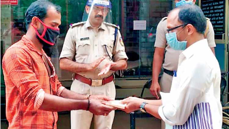 വീണു കിട്ടിയ തുക ഉടമക്ക് നൽകി