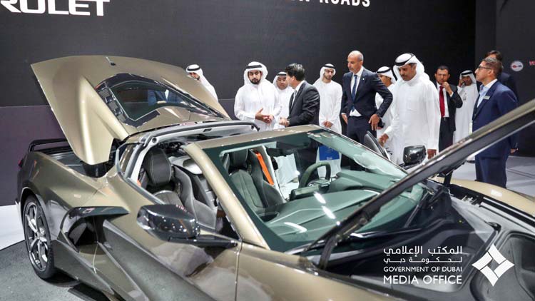 കാ​റു​ക​ളു​ടെ ക​ണ്ണ​ഞ്ചി​പ്പി​ക്കും കാ​ർ​ണി​വ​ൽ