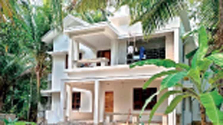 സ്വപ്നവീ​ട്ടിൽ താമസിക്കാനാവാതെ  മു​ജീ​ബ് യാ​ത്ര​യാ​യി