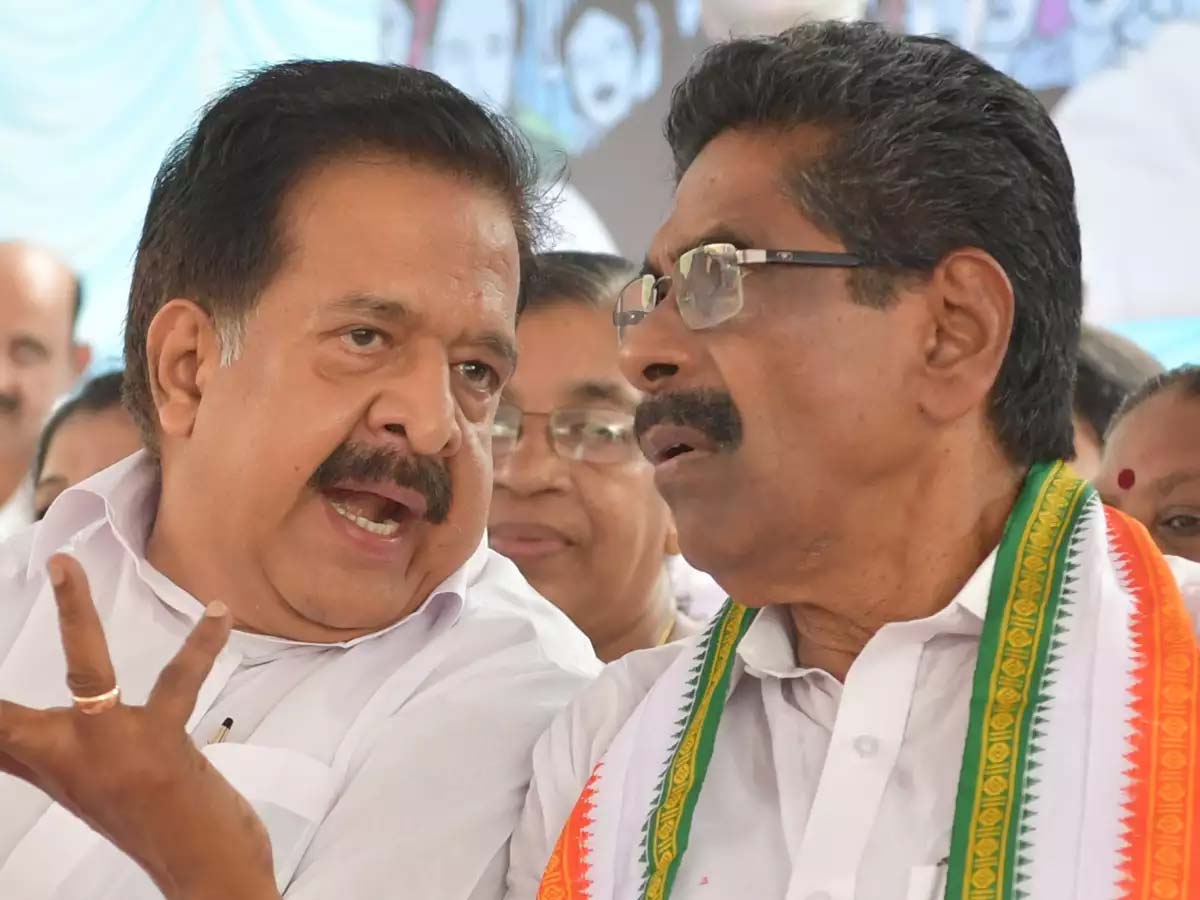 Mullappally-and-chennithala.jpg