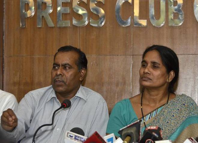 എ​ല്ലാ​വ​രും ച​തി​ച്ചു; വോ​ട്ട്​ ചെ​യ്യാ​നി​ല്ല –നി​ർ​ഭ​യ​യു​ടെ  മാ​താ​പി​താ​ക്ക​ൾ