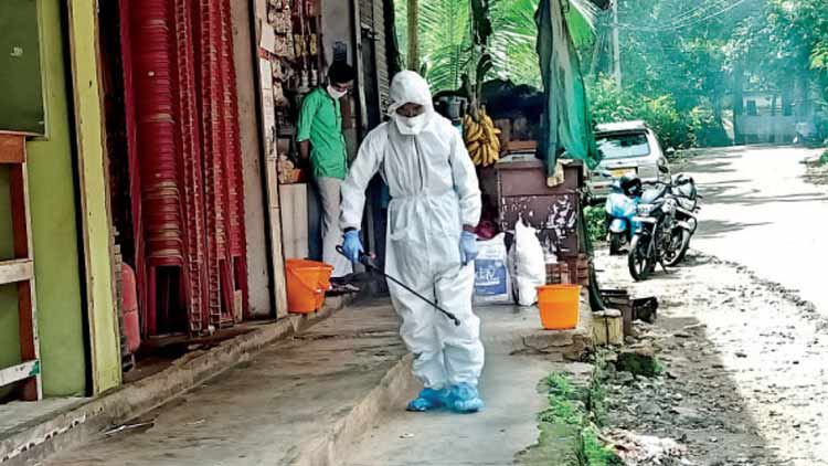 രോ​ഗ​വ്യാ​പ​നം ചെ​റു​ക്കാ​ൻ  ശു​ചീ​ക​ര​ണ​വു​മാ​യി നാ​സ​ർ