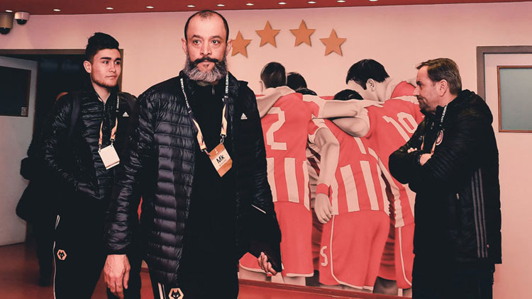 ആളുകൾ മരിക്കു​േമ്പാൾ നമ്മൾ പന്തുകളിക്കുന്നതെന്തിന്​?