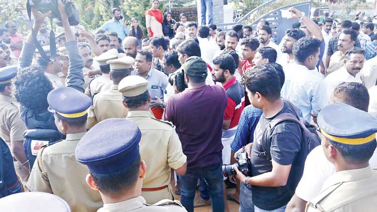 ജില്ലയിൽ പ്രതിഷേധം അണപൊട്ടി