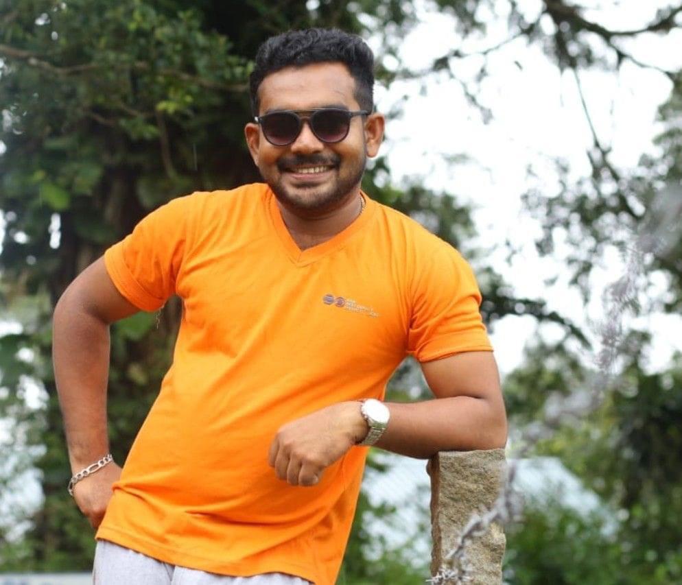 മുണ്ടക്കയത്ത് ഭാര്യയുടെയും കുട്ടിയുടെയും മുമ്പിൽ യുവാവിനെ കുത്തികൊന്നു